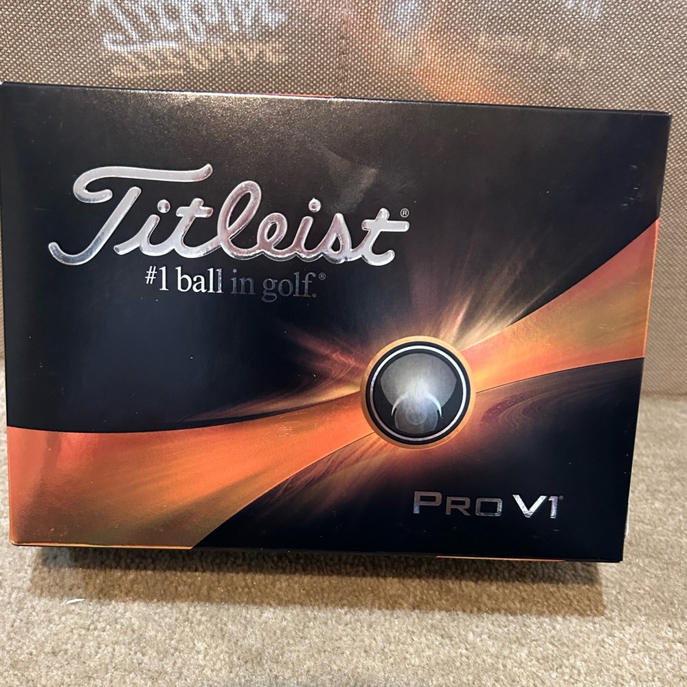 Titleist Pro V1 Golf 1 Dozen NEW